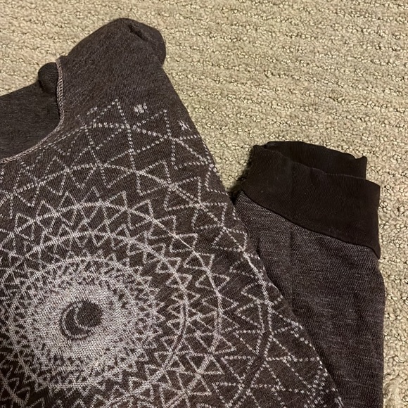 Long sleeve with hood. Grey - Picture 2 of 3